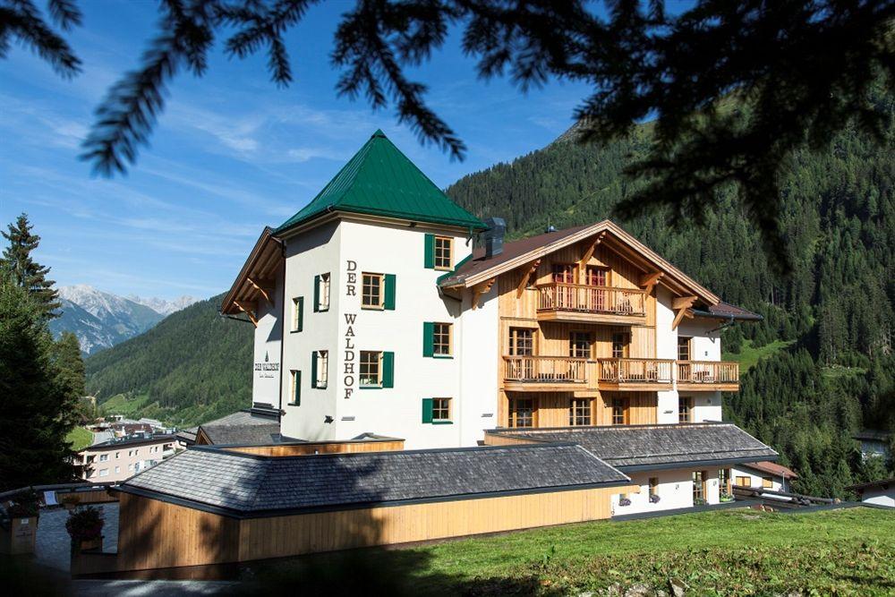 Hôtel Der Waldhof à Sankt Anton am Arlberg Extérieur photo
